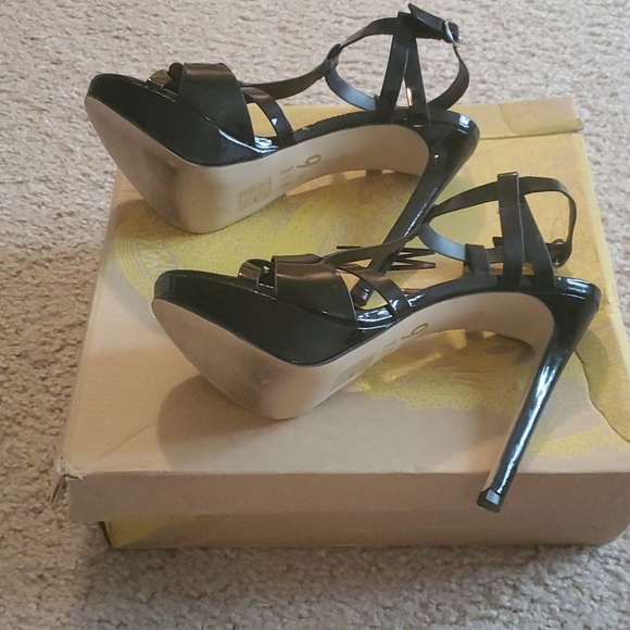 Mix No. 6 'Taylla' Black Patent Pump - Picture 3 of 7